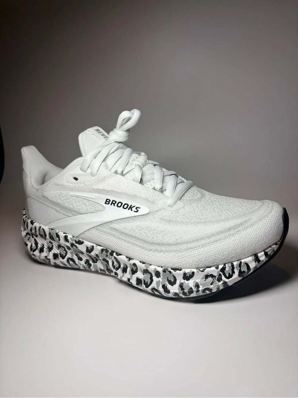 Brooks Women's Revel 9 White Running Shoe with Black Leopard Midsole size 7 - Picture 5 of 15